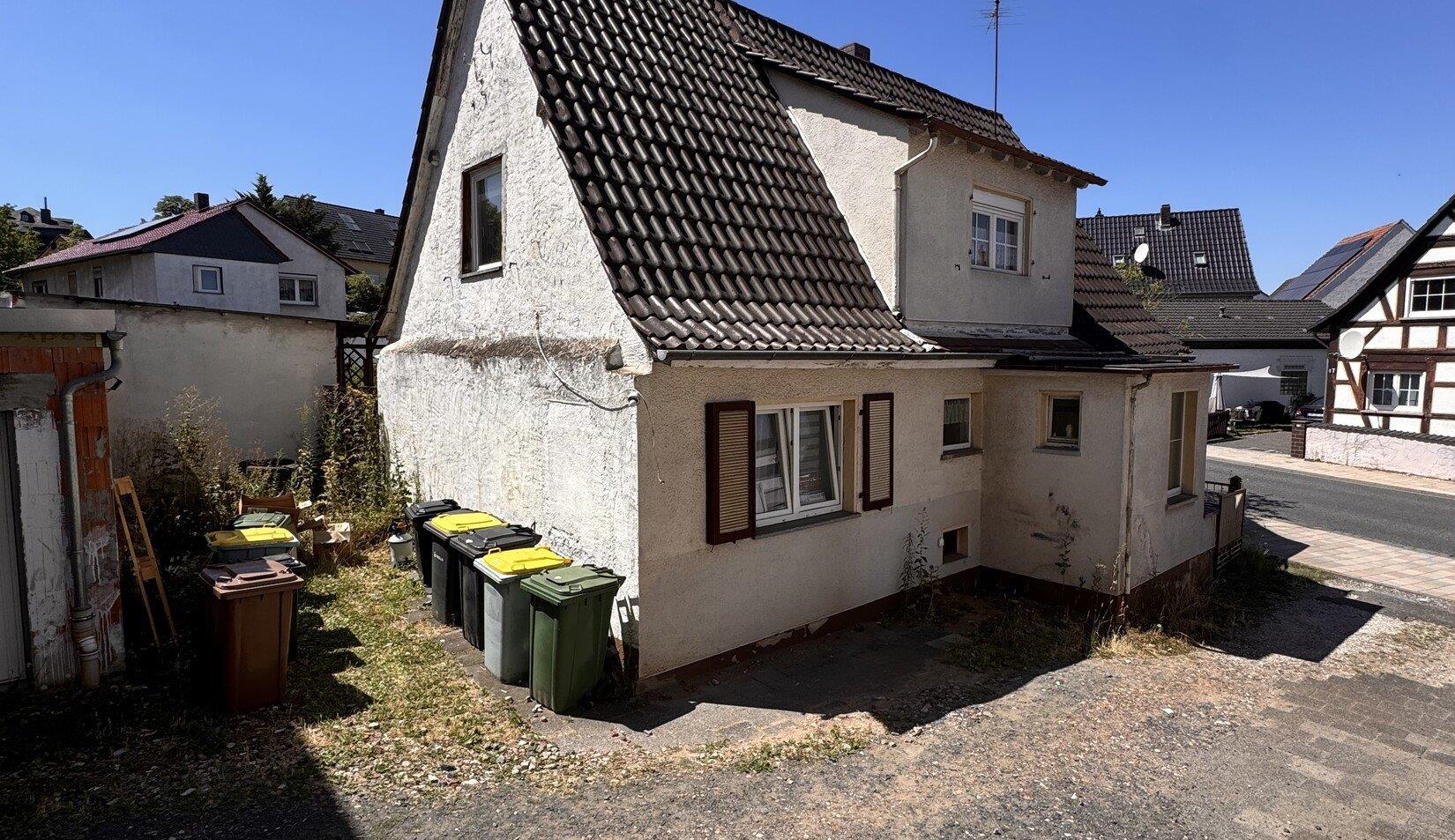 Leerstehendes Einfamilienhaus, Baujahr ca. 1930, sanierungsbedürftig
