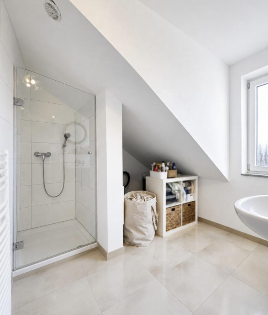 Badezimmer im Dachgeschoss